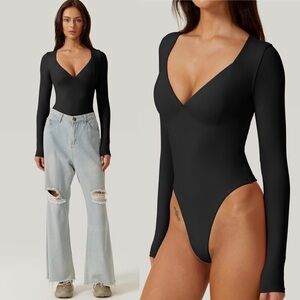 NWT Black Longsleeve V-Neck Sculpting Contour Bodysuit 🌿